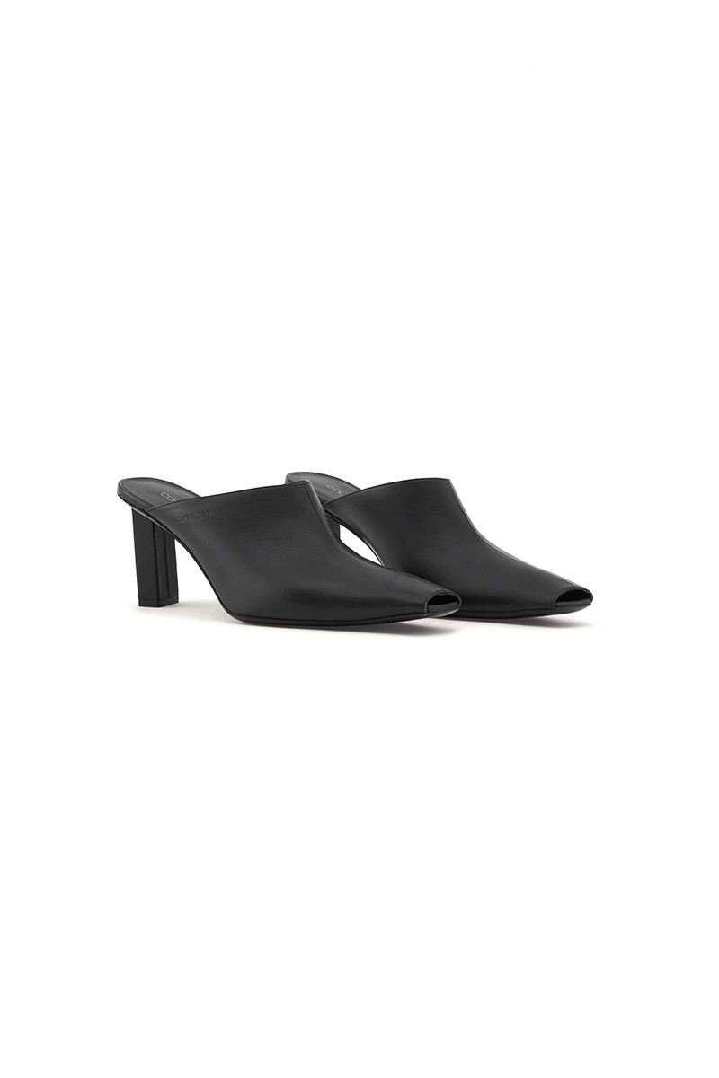Courrèges Black smooth leather mules