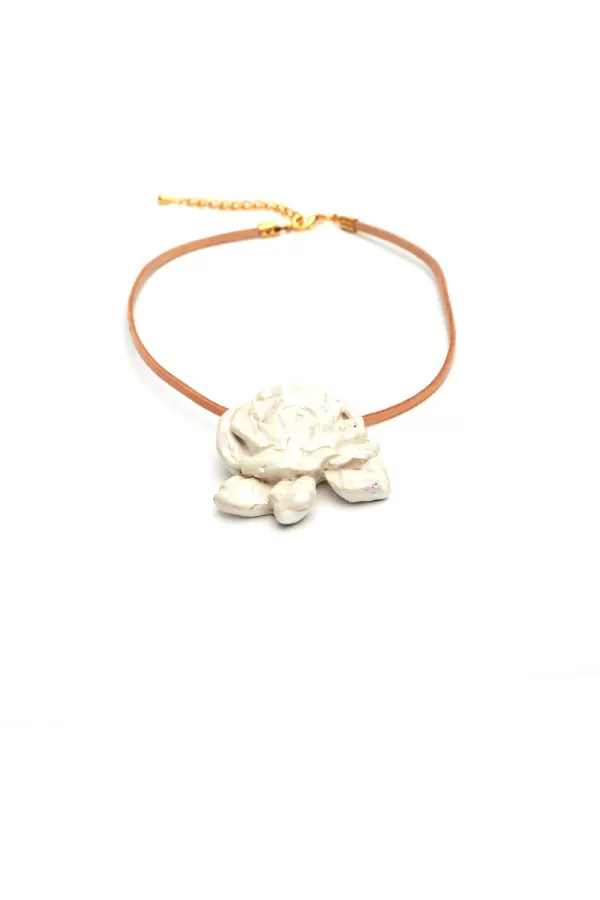 White rosa pendant necklace
