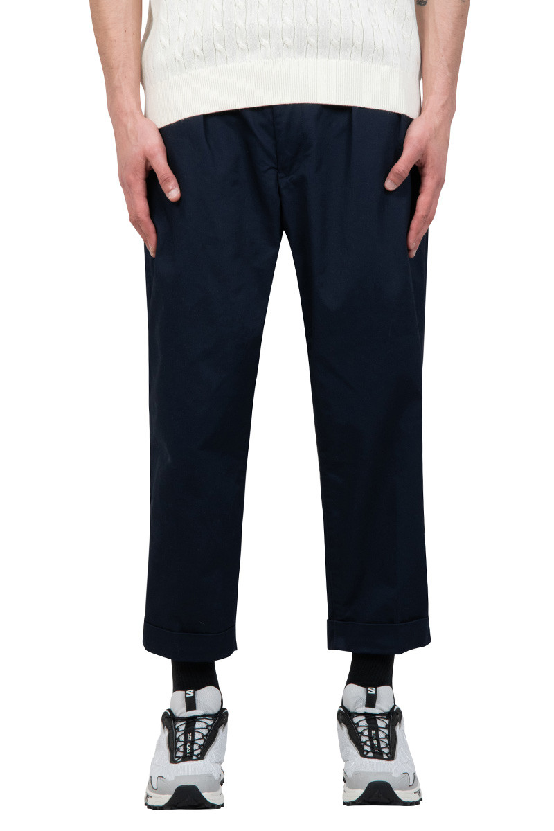 BEAMS + Pantalon 2 plis twill bleu