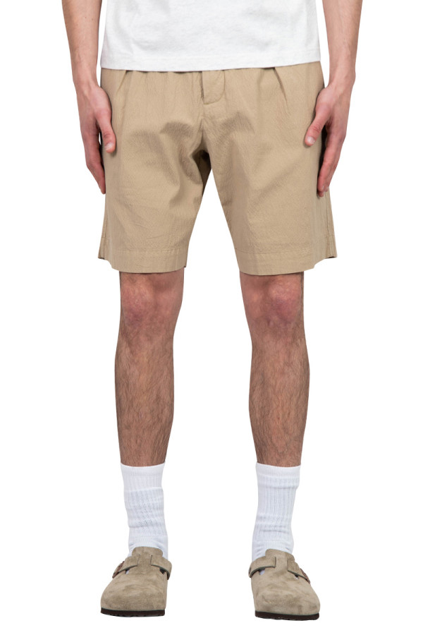 Beige pleated track short