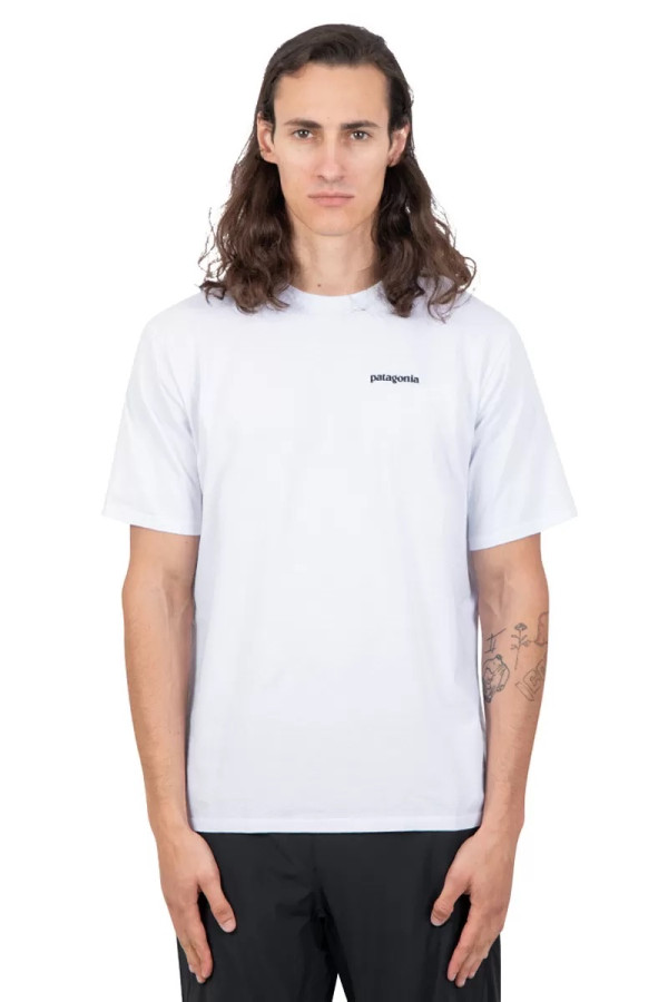 White t-shirt p-6 logo