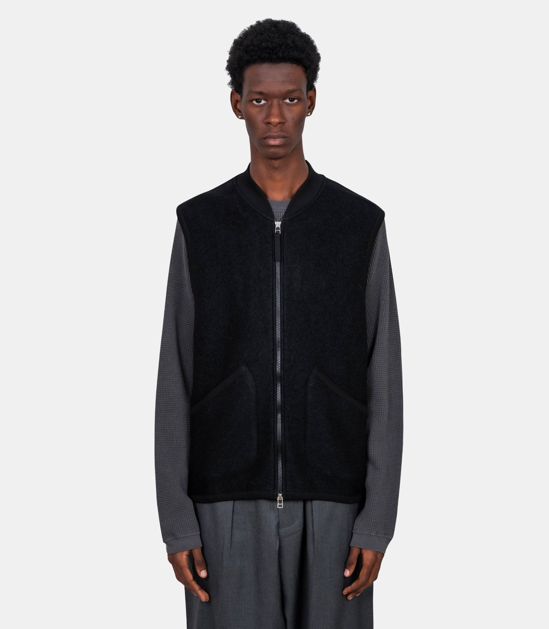 Gilet zip - 00015 - black - S - Universal works.