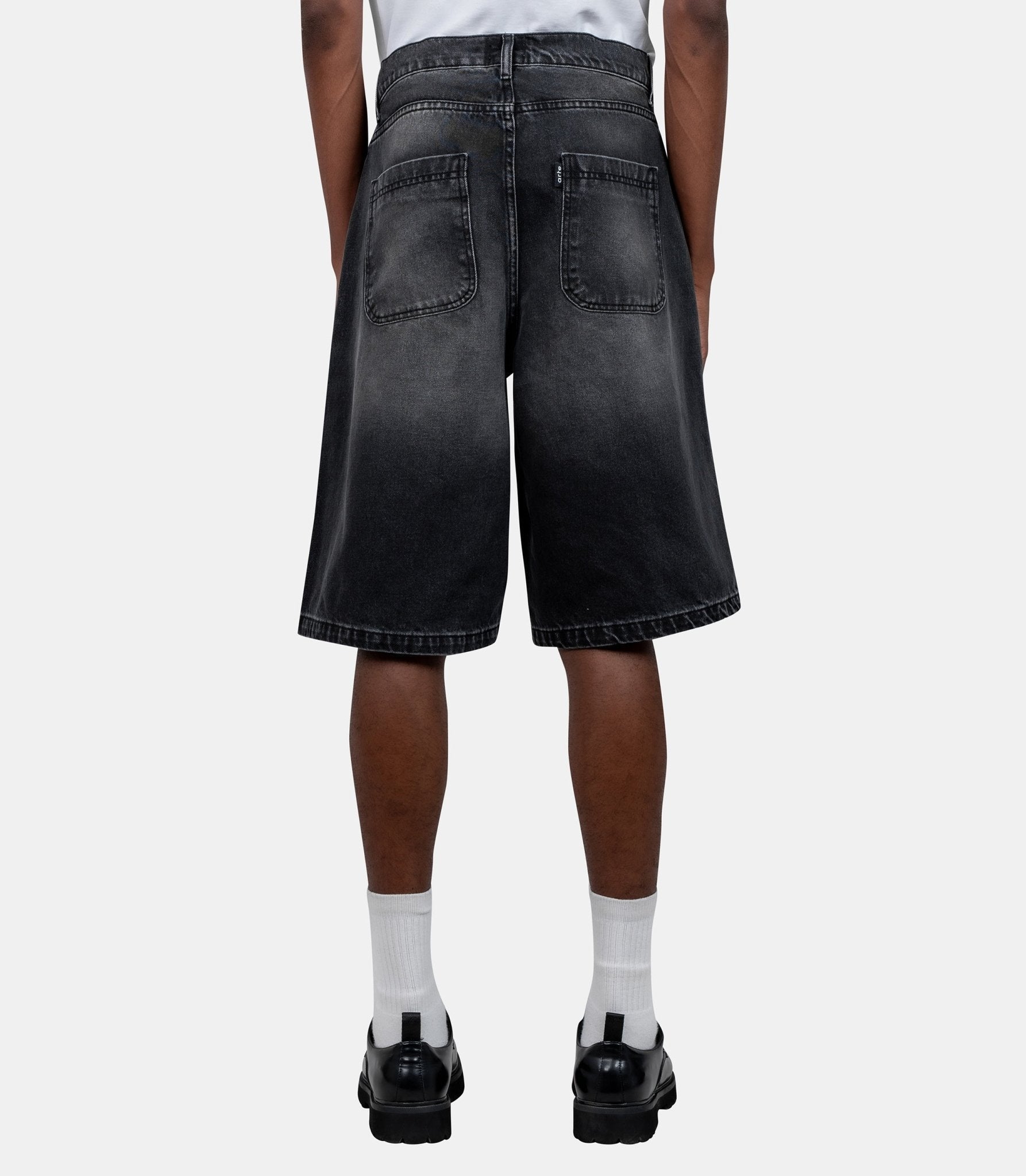 Short en denim à poche ronde-SS26-210SHO-484-28-Arte