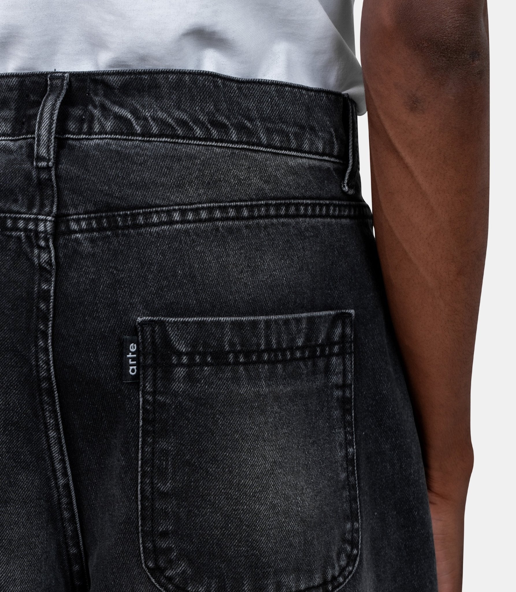 Short en denim à poche ronde-SS26-210SHO-484-28-Arte